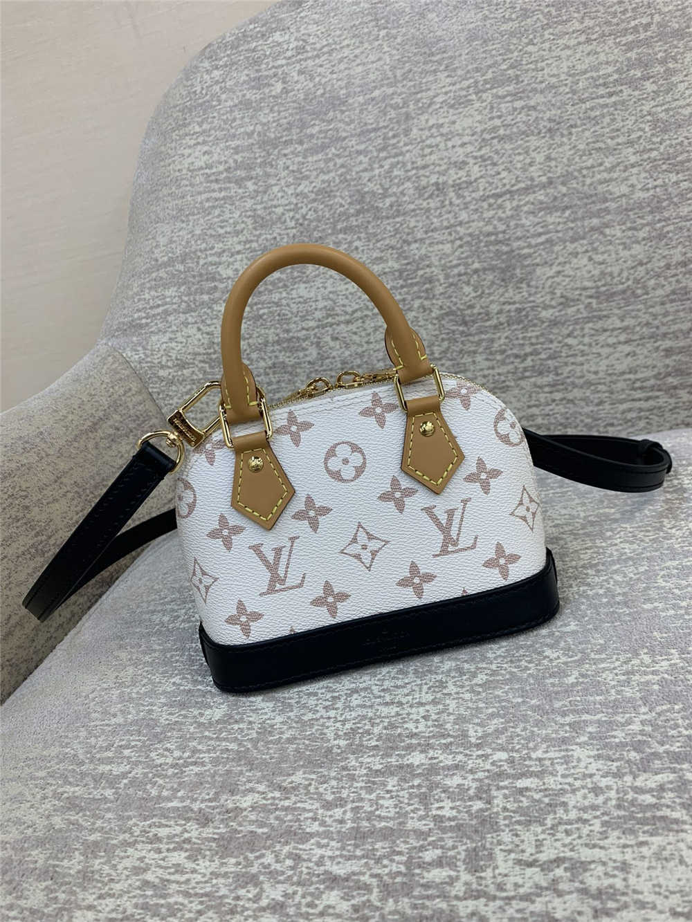 Louis Vuitton Alma Nano M82717  size：18x12x8cm 2025 new 